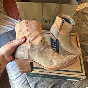 Tecovas Daisy Sand Relic Lizard